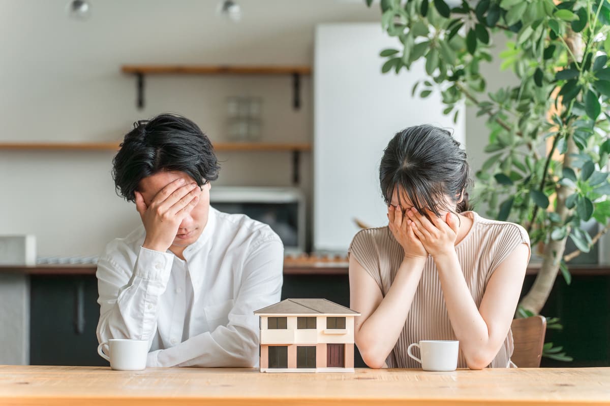家のことで悩む夫婦